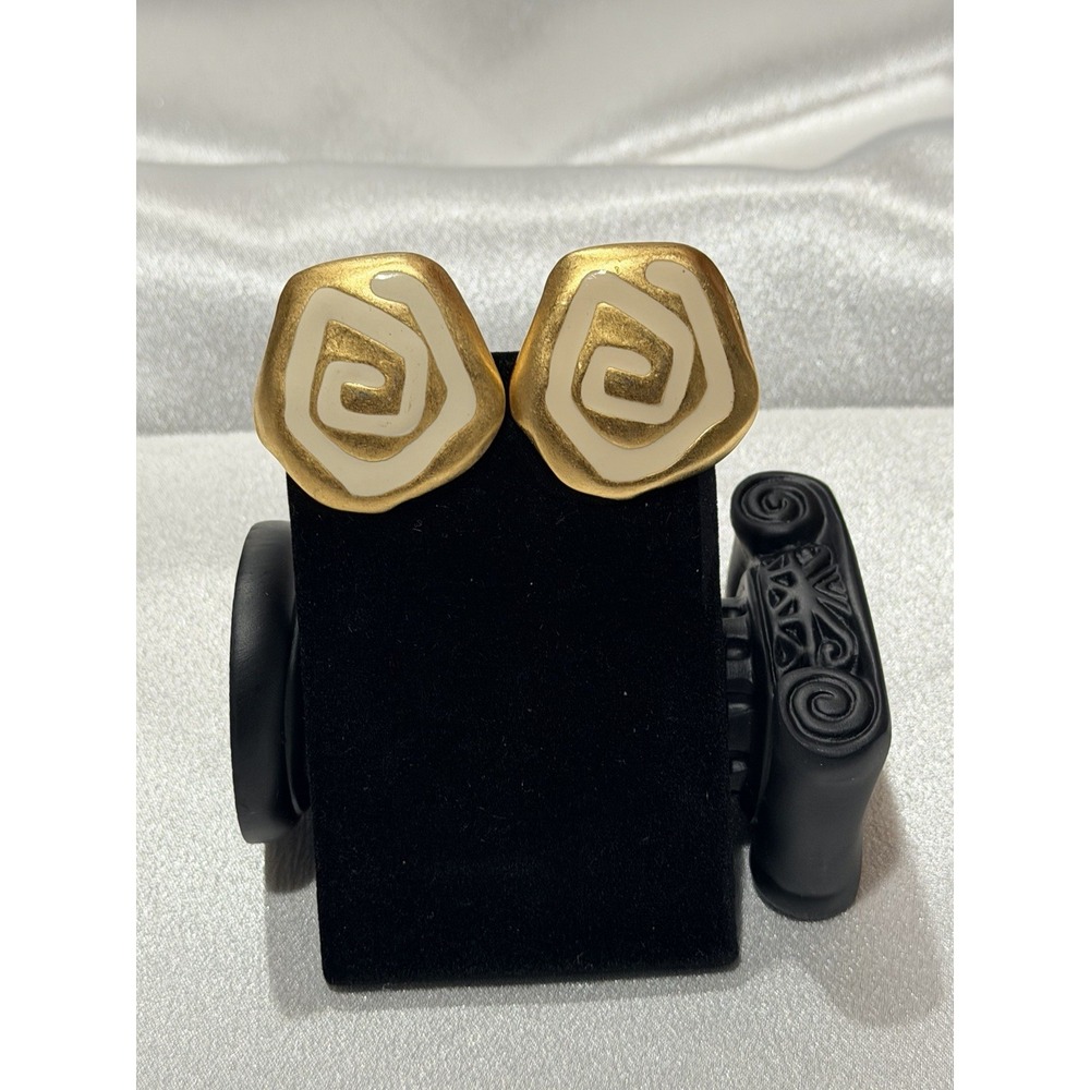 Vintage Gold Tone White Swirl Clip On Earrings Enamel Abstract Retro Mid Century - Picture 2 of 5